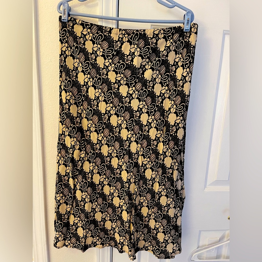 NWOT SALAAM MIDI/MAXI SKIRT-FULLY LINED. Black/Cream. Size M.
